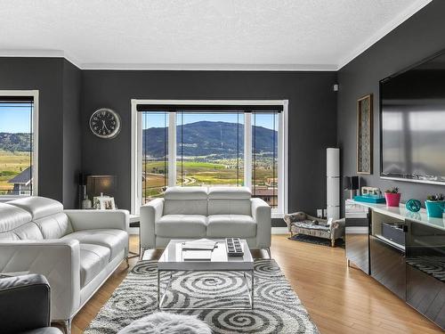 2753 Grandview Hts, Merritt, BC - Indoor Photo Showing Living Room