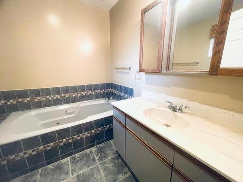 1798 Ponderosa Way, Merritt, BC - Indoor Photo Showing Bathroom