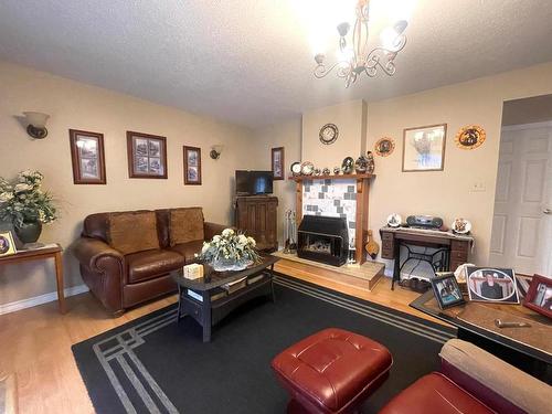 1798 Ponderosa Way, Merritt, BC - Indoor Photo Showing Living Room With Fireplace