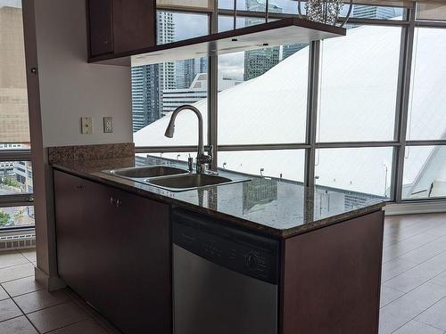 2208-3 Navy Wharf Crt, Toronto, ON - Indoor Photo Showing Kitchen With Double Sink