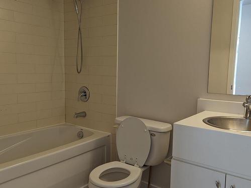 2208-3 Navy Wharf Crt, Toronto, ON - Indoor Photo Showing Bathroom