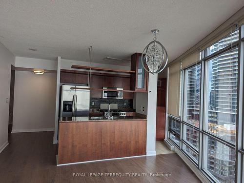 2208-3 Navy Wharf Crt, Toronto, ON - Indoor Photo Showing Kitchen