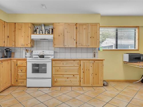 112 Round Lake Road, Princeton, BC - Indoor Photo Showing Kitchen