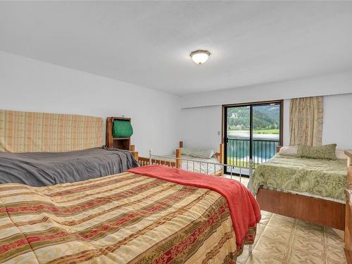 112 Round Lake Road, Princeton, BC - Indoor Photo Showing Bedroom