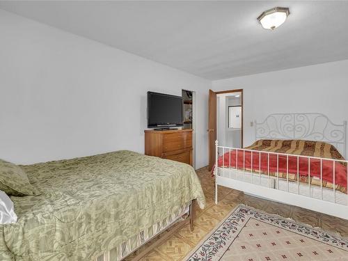 112 Round Lake Road, Princeton, BC - Indoor Photo Showing Bedroom