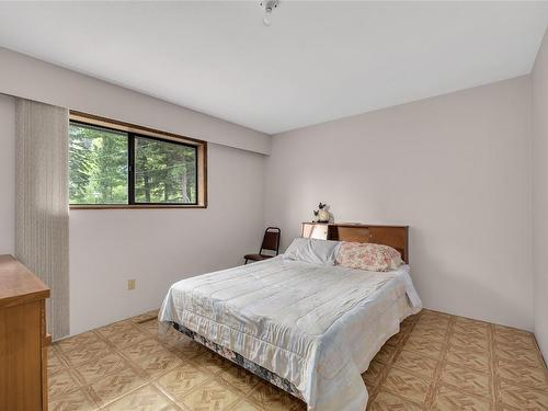 112 Round Lake Road, Princeton, BC - Indoor Photo Showing Bedroom