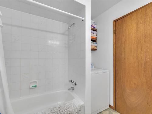 112 Round Lake Road, Princeton, BC - Indoor Photo Showing Bathroom