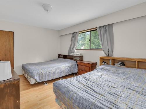 112 Round Lake Road, Princeton, BC - Indoor Photo Showing Bedroom