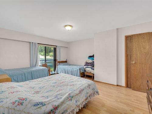 112 Round Lake Road, Princeton, BC - Indoor Photo Showing Bedroom