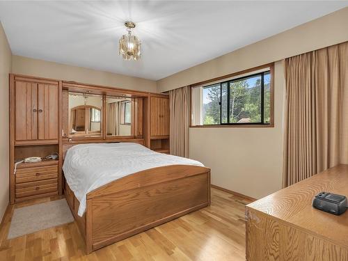 112 Round Lake Road, Princeton, BC - Indoor Photo Showing Bedroom