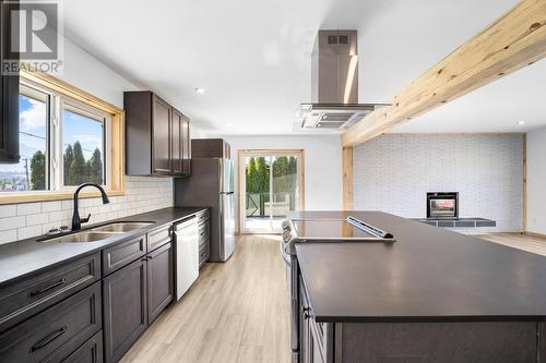 132 14Th  N Avenue, Creston, BC - Indoor Photo Showing Kitchen With Double Sink