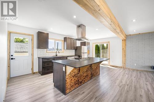 132 14Th  N Avenue, Creston, BC - Indoor Photo Showing Kitchen