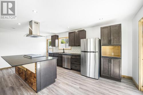 132 14Th  N Avenue, Creston, BC - Indoor Photo Showing Kitchen