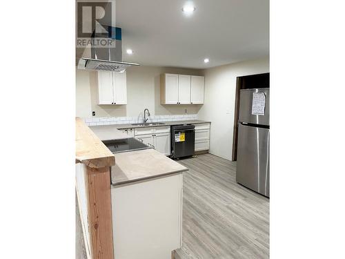 132 14Th  N Avenue, Creston, BC - Indoor Photo Showing Kitchen