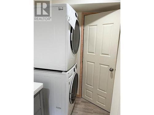 132 14Th  N Avenue, Creston, BC - Indoor Photo Showing Laundry Room