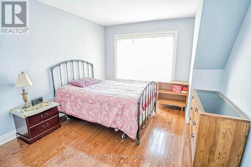 1031 Shaw Drive, Mississauga, ON - Indoor Photo Showing Bedroom