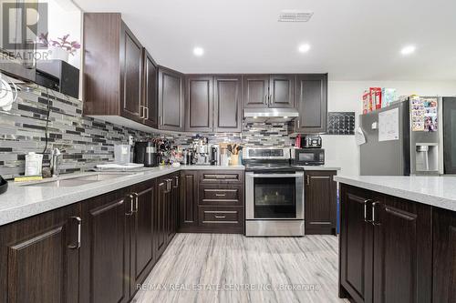 4 Landview Road, Brampton (Toronto Gore Rural Estate), ON - Indoor Photo Showing Kitchen With Upgraded Kitchen