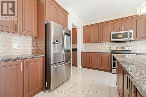 4 Landview Road, Brampton (Toronto Gore Rural Estate), ON - Indoor Photo Showing Kitchen With Stainless Steel Kitchen With Upgraded Kitchen