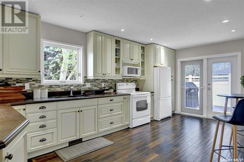 46 Greensboro Drive, Regina, SK - Indoor Photo Showing Kitchen