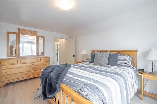106 Simcoe Street E, Hamilton, ON - Indoor Photo Showing Bedroom