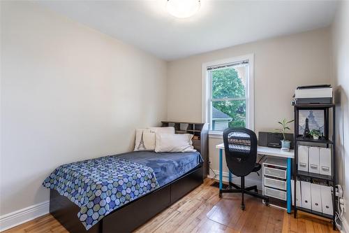 77 Barons Avenue S, Hamilton, ON - Indoor Photo Showing Bedroom