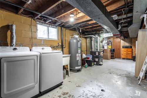 77 Barons Avenue S, Hamilton, ON - Indoor Photo Showing Laundry Room