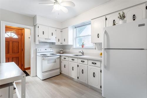 77 Barons Avenue S, Hamilton, ON - Indoor Photo Showing Kitchen