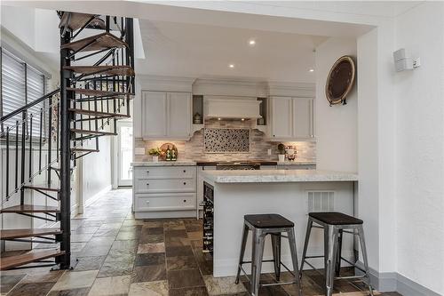 1041 Plains View Avenue, Burlington, ON - Indoor Photo Showing Kitchen With Upgraded Kitchen