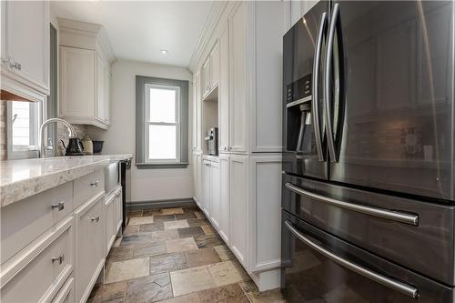 1041 Plains View Avenue, Burlington, ON - Indoor Photo Showing Kitchen