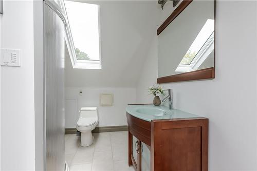 1041 Plains View Avenue, Burlington, ON - Indoor Photo Showing Bathroom