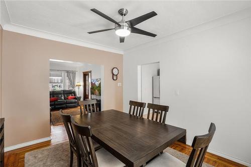 54 Spadina Avenue, Hamilton, ON - Indoor Photo Showing Dining Room
