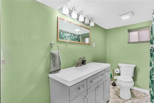 54 Spadina Avenue, Hamilton, ON - Indoor Photo Showing Bathroom