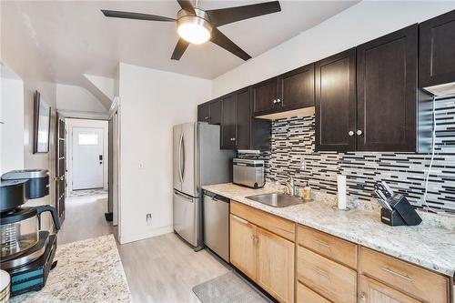 54 Spadina Avenue, Hamilton, ON - Indoor Photo Showing Kitchen With Upgraded Kitchen
