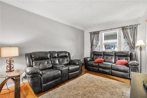 54 Spadina Avenue, Hamilton, ON - Indoor Photo Showing Living Room