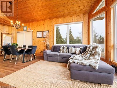 157 Zorra Drive, Tobermory, ON - Indoor Photo Showing Living Room