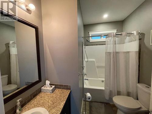 2910 Christian Valley Road, Westbridge, BC - Indoor Photo Showing Bathroom