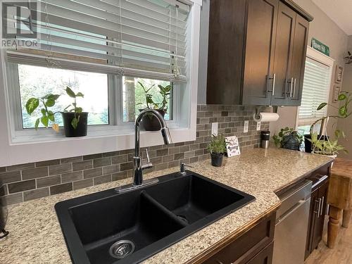 2910 Christian Valley Road, Westbridge, BC - Indoor Photo Showing Kitchen With Double Sink