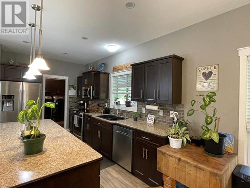 2910 Christian Valley Road, Westbridge, BC - Indoor Photo Showing Kitchen With Double Sink With Upgraded Kitchen