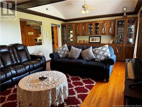 748 Canada Road, Edmundston, NB - Indoor Photo Showing Living Room