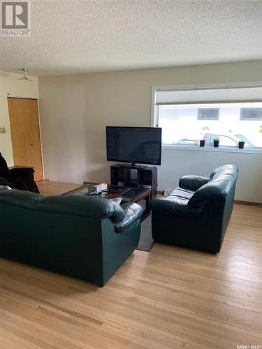 1506 Early Drive, Saskatoon, SK - Indoor Photo Showing Living Room