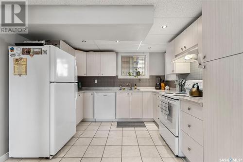 302 113Th Street W, Saskatoon, SK - Indoor Photo Showing Kitchen With Double Sink