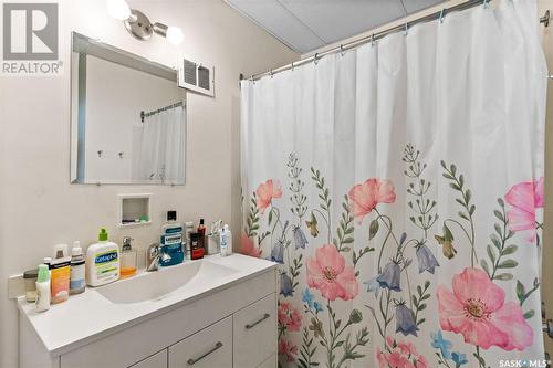 1239 Aird Street, Saskatoon, SK - Indoor Photo Showing Bathroom