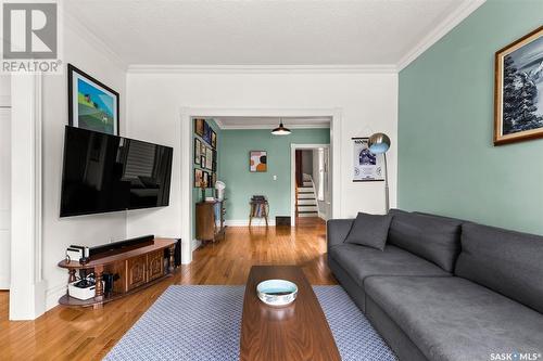 2056 King Street, Regina, SK - Indoor Photo Showing Living Room