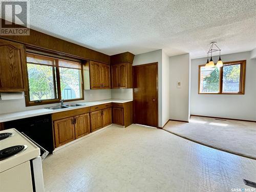 81 Mossfield Place, Yorkton, SK - Indoor Photo Showing Kitchen With Double Sink