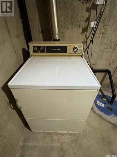 81 Mossfield Place, Yorkton, SK - Indoor Photo Showing Laundry Room