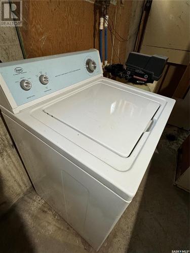 81 Mossfield Place, Yorkton, SK - Indoor Photo Showing Laundry Room