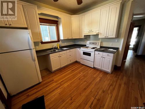 2060 Garnet Street, Regina, SK - Indoor Photo Showing Kitchen With Double Sink