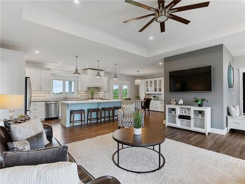 168 Moores Road, York, ON - Indoor Photo Showing Living Room