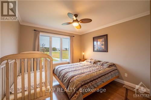 2511 Principale Street, Alfred And Plantagenet, ON - Indoor Photo Showing Bedroom