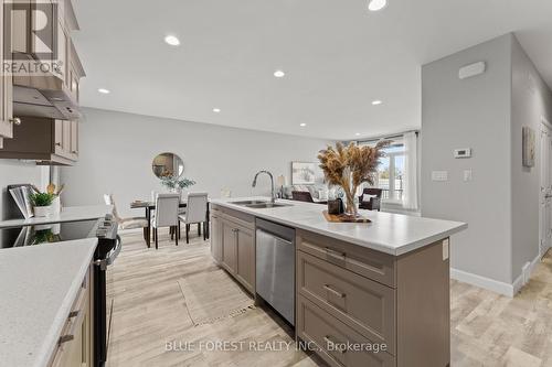 14 Vida Street, Chatham-Kent, ON - Indoor Photo Showing Kitchen With Double Sink